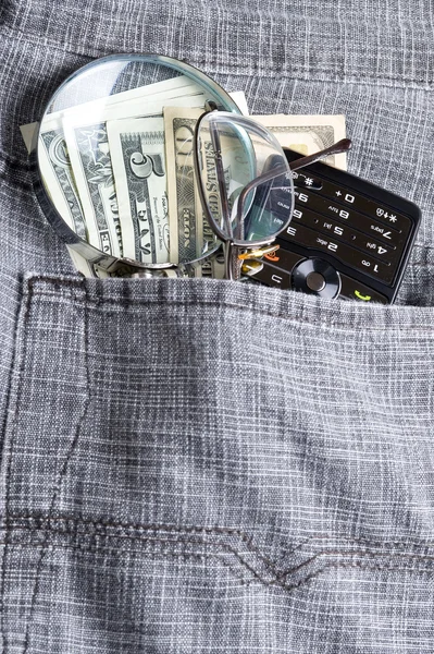 Dólar com telefone no bolso — Fotografia de Stock