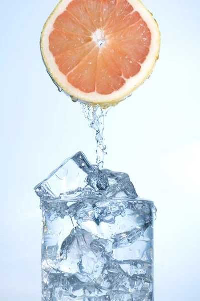 Laranja com água — Fotografia de Stock