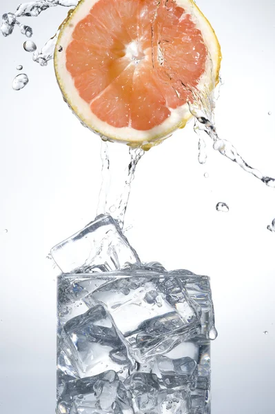 Arancione con acqua — Foto Stock