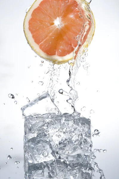 Oranžová s vodou — Stock fotografie