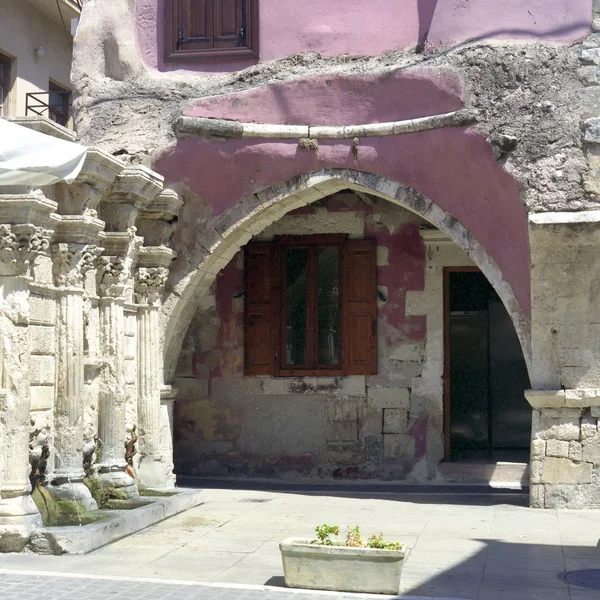 Rimondi Fountain and courtyard. — Stock Photo, Image