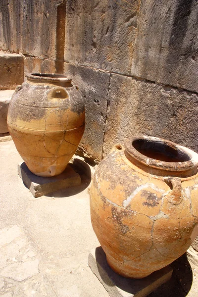 Ancient minoan jars at Phaistos Crete — Stock Photo, Image