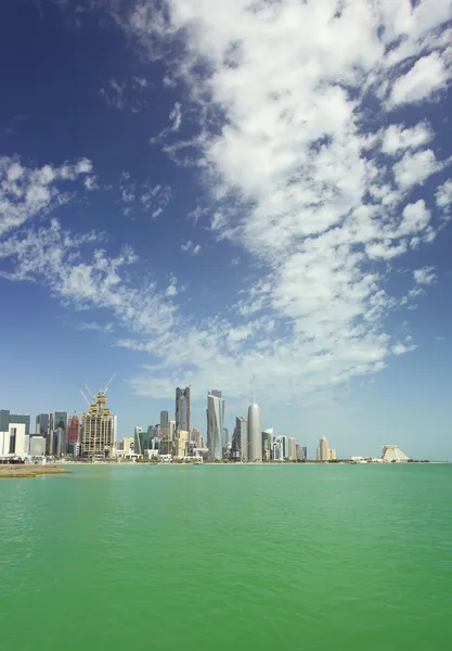 Doha cidade skyline vertical — Fotografia de Stock