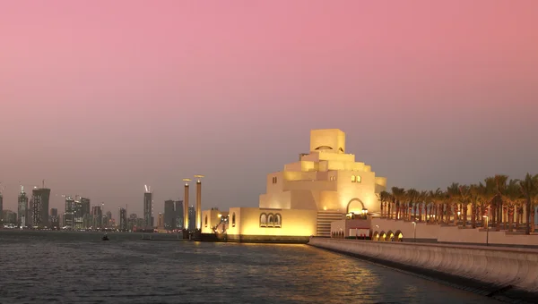 Під час заходу сонця Панорама Doha — стокове фото