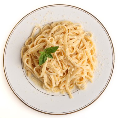 Fettuccine all'Alfredo bir tabak