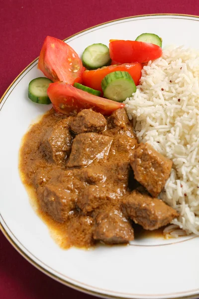 Beef korma and rice vertical — Stock Photo, Image