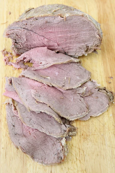 新鮮な牛肉の関節の冷たい煮トップサイドのスライスをカット — ストック写真