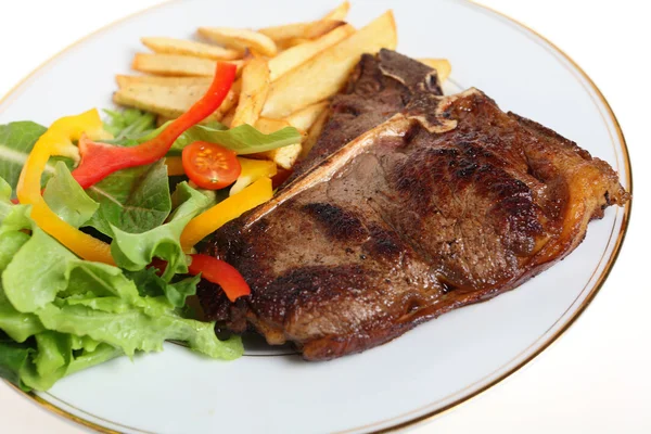 Steak mit Salat und Pommes — Stockfoto