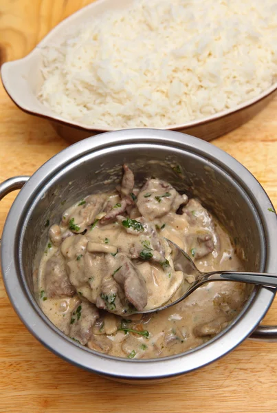 A cooking pot full of beef stroganoff — Stock Photo, Image