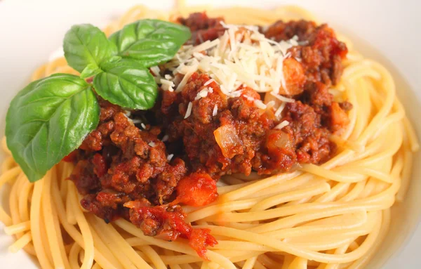 Close-up view of a nest of spaghetti with bolognese sauce — Stock Photo, Image