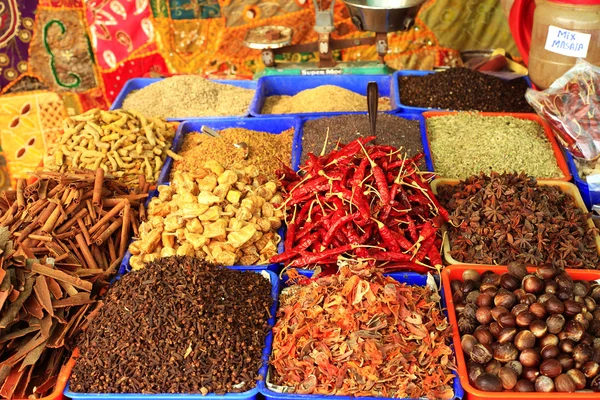 Curry kryddor på varkala — Stockfoto