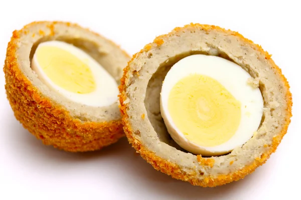 Scotch jajka pokrojone w pół — Zdjęcie stockowe