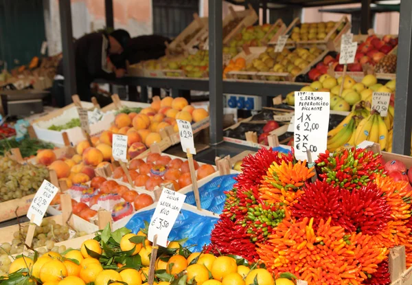 Barraca de legumes do mercado Rialto — Fotografia de Stock