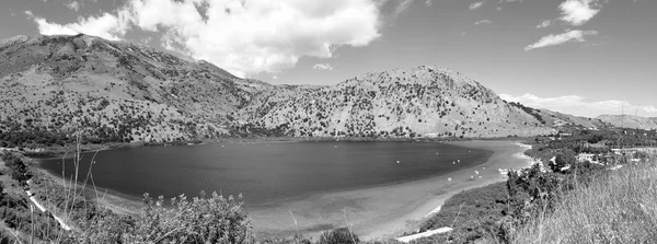 Lago Kournas monocromático — Fotografia de Stock