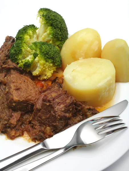 Cena de carne estofada asada en olla —  Fotos de Stock