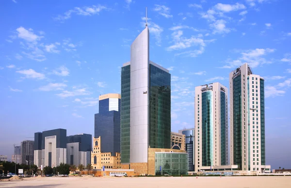 Obchodní věž nové čtvrti Dauhá — Stock fotografie