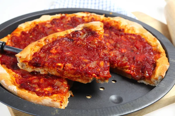 自制披萨的切片 — 图库照片