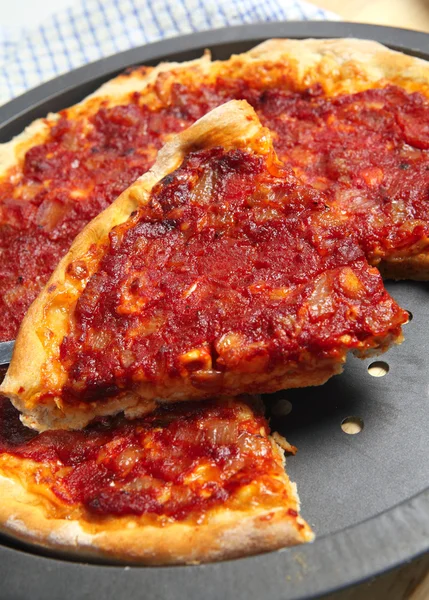 Hemmagjord pizza vertikala — Stockfoto