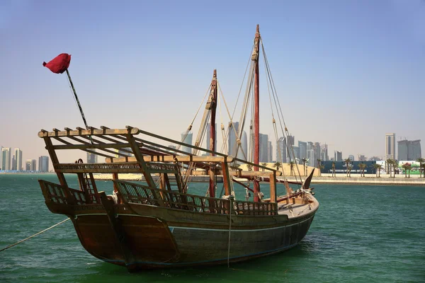 Shuwa 'i dhow na baía de Doha — Fotografia de Stock