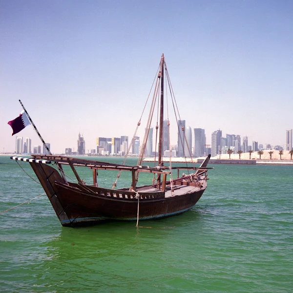 Qatari boom e skyline — Fotografia de Stock