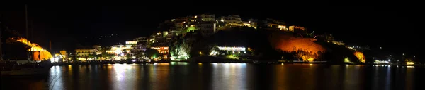 Agia Galini ночью — стоковое фото