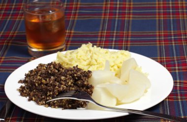 Haggis meal and whisky clipart