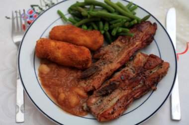 küçük göbek domuz eti yemek