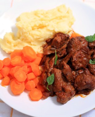 Boeuf bourguignonne yemek dikey