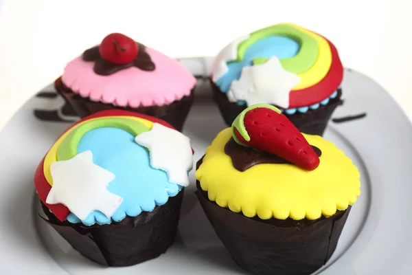 Party-Cupcakes auf einem Teller — Stockfoto