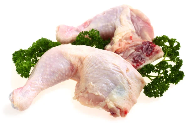 鲜鸡肉腿与香菜做装饰 — 图库照片