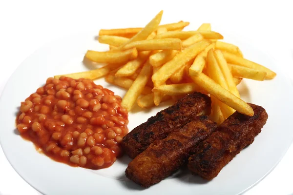Eine typisch englische Fast-Food-Mahlzeit mit Fischfingern, Bohnen und Chips — Stockfoto