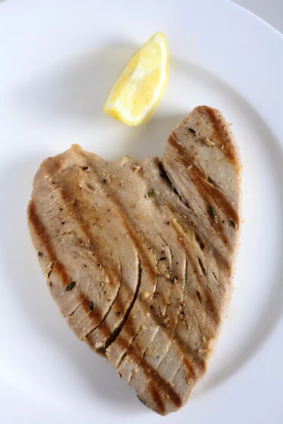 Gegrilde tonijnsteak — Stockfoto