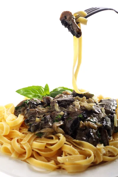 Fettuccini i grzyb na widelec — Zdjęcie stockowe