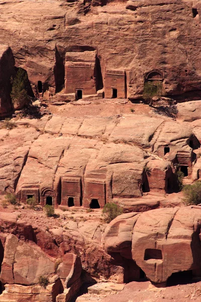 Tombs in the hillside at Petra — Stock Photo, Image