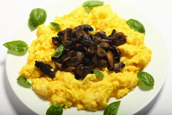 Gourmet scrambled egg and mushooms — Stock Photo, Image