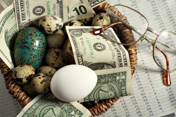 Investice hnízdo vajec — Stock fotografie