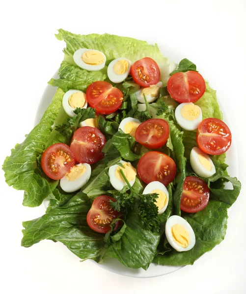 Салат из яиц перепела — стоковое фото