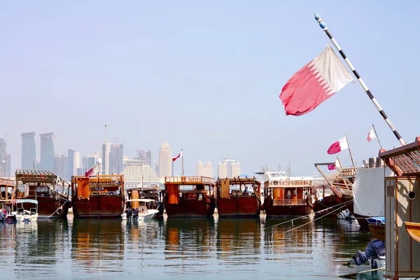 Dhows in doha haven — Stockfoto