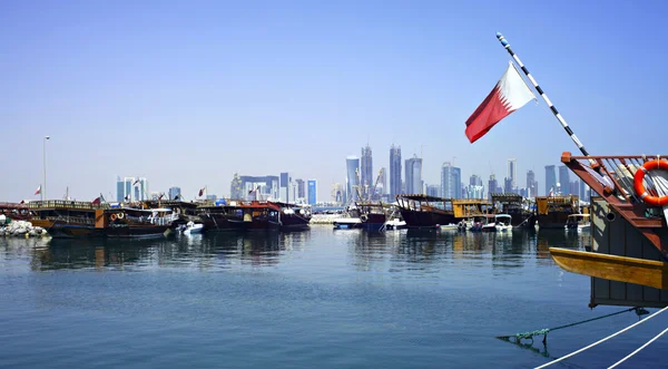Doha dhows en skyline — Stockfoto