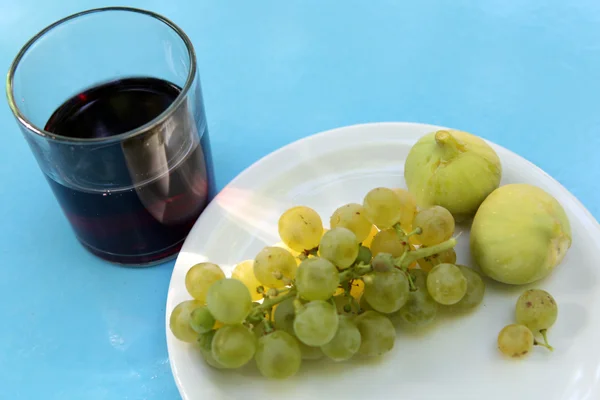 Κόκκινο κρασί σύκα και σταφύλια — Φωτογραφία Αρχείου