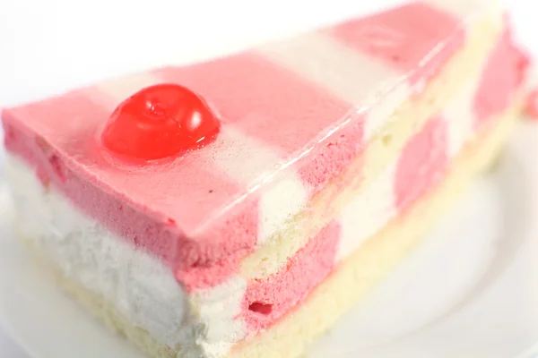 En bit av jordgubb och vanilj mousse tårta — Stockfoto