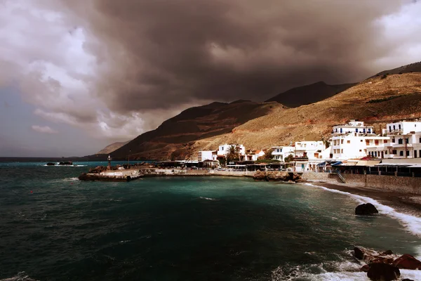 Chora Sfakion sous un ciel orageux — Photo