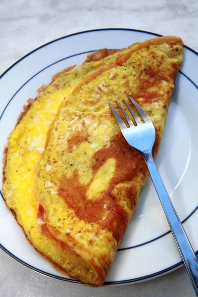 Omlet na talerzu — Zdjęcie stockowe