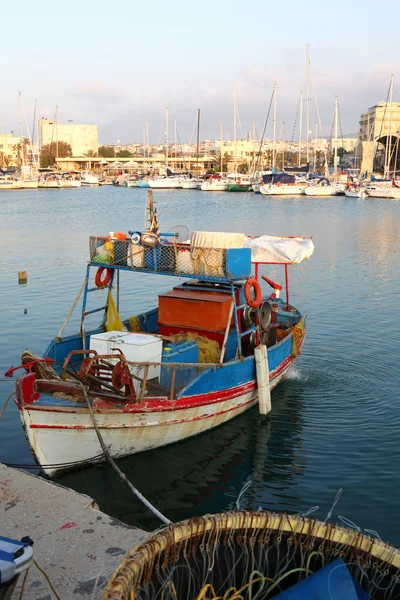 Řecké rybářské caique zařízením — Stock fotografie