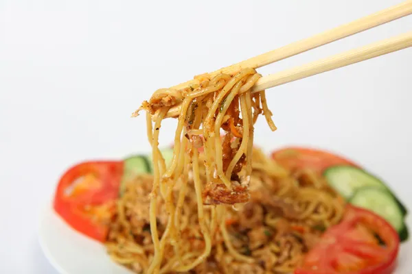 Noodles with chicken garlic and chilli — Stock Photo, Image