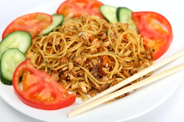 Noodles with chicken garlic and chilli — Stock Photo, Image