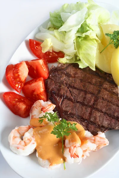 Surf and turf meal — Stock Photo, Image