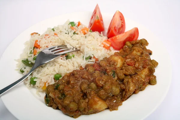 Vegetarisches muttar aloo curry — Stockfoto