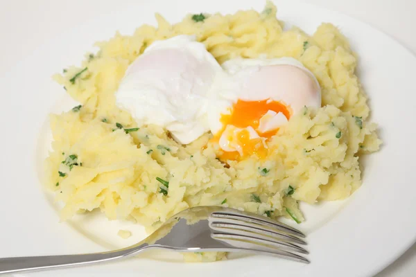 Poached eggs and potato — Stock Photo, Image