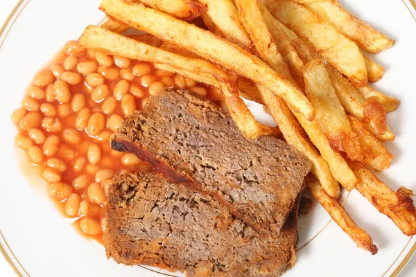 Meatloaf friet en bonen van bovenaf — Stockfoto